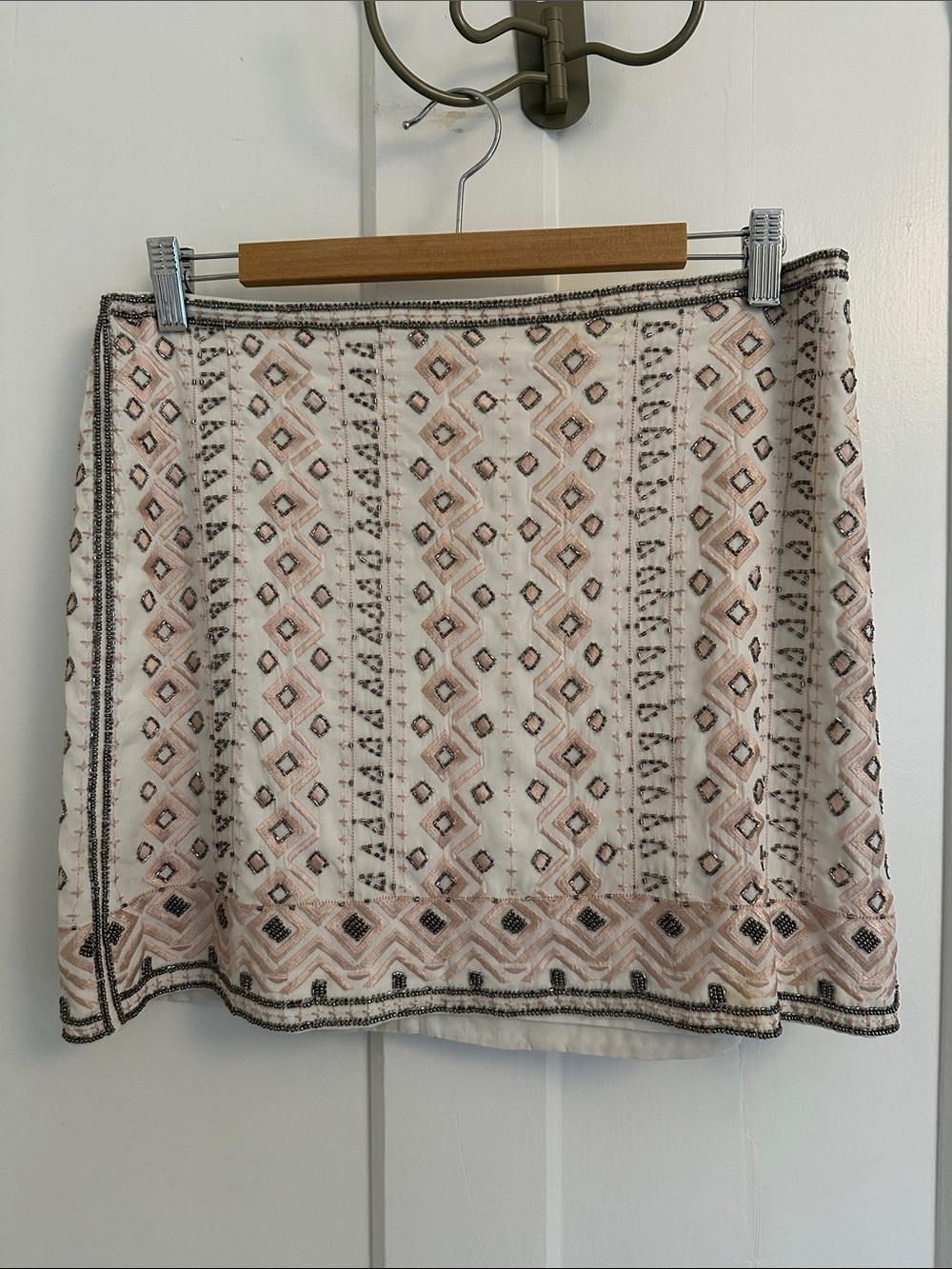 Club Monaco Embroidered Cream and Blush Patterned Mini Skirt size medium